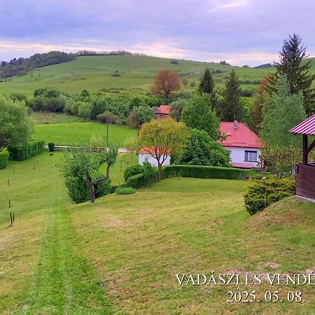 Vadaszles Vendeghaz Bukkszentmarton Exterior photo